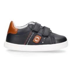 Deportiva niño OKAA FLEX sin cordones en color azul marino con cuero.