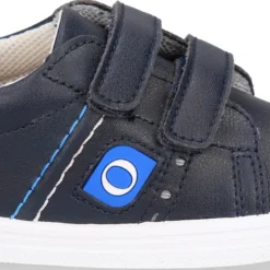 Deportiva niño OKAA FLEX sin cordones en color azul marino.