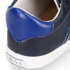 Deportiva niño OKAA FLEX sin cordones en color azul marino.