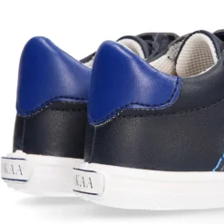 Deportiva niño OKAA FLEX sin cordones en color azul marino.