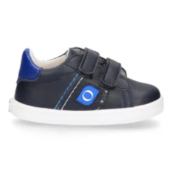 Deportiva niño OKAA FLEX sin cordones en color azul marino.