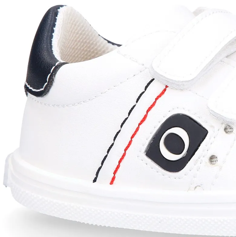 Deportiva niño OKAA FLEX sin cordones en color Blanco.