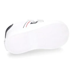 Deportiva niño OKAA FLEX sin cordones en color Blanco.
