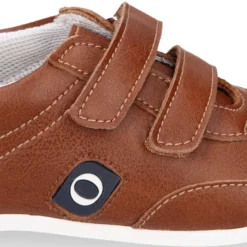 Deportiva niño respetuosa OKAA FLEX sin cordones y drop cero en color Cuero.