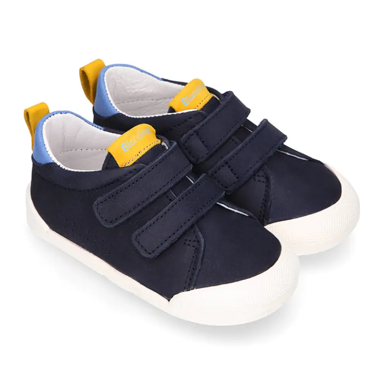 Deportiva niños colegial Blanditos by Crio’s sin cordones en piel nobuck.