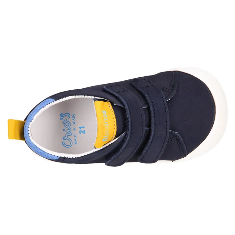 Deportiva niños colegial Blanditos by Crio’s sin cordones en piel nobuck.