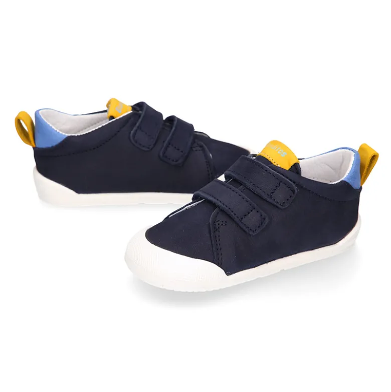Deportiva niños colegial Blanditos by Crio’s sin cordones en piel nobuck.