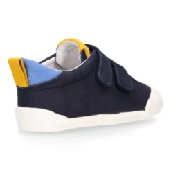 Deportiva niños colegial Blanditos by Crio’s sin cordones en piel nobuck.