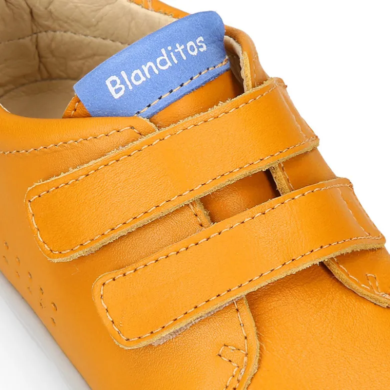 Deportiva niños colegial Blanditos by Crio’s sin cordones en piel yema.