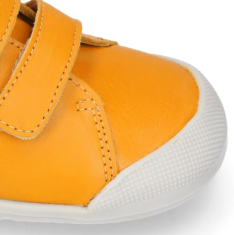 Deportiva niños colegial Blanditos by Crio’s sin cordones en piel yema.