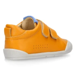 Deportiva niños colegial Blanditos by Crio’s sin cordones en piel yema.
