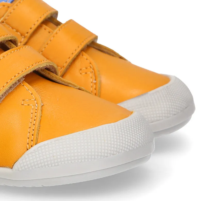 Deportiva niños colegial Blanditos by Crio’s sin cordones en piel yema.
