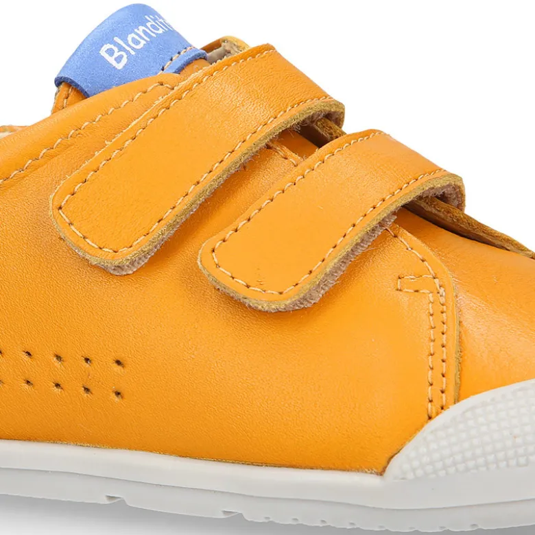 Deportiva niños colegial Blanditos by Crio’s sin cordones en piel yema.