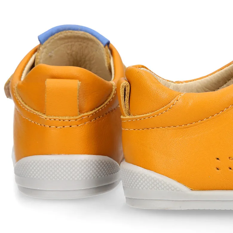 Deportiva niños colegial Blanditos by Crio’s sin cordones en piel yema.