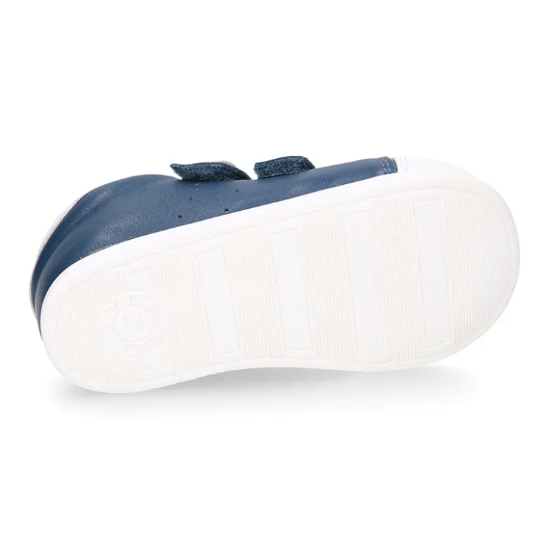 Deportiva niños respetuosa Okaa Flex en piel en colores.