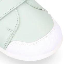 Deportiva niños respetuosa Okaa Flex en piel en colores.
