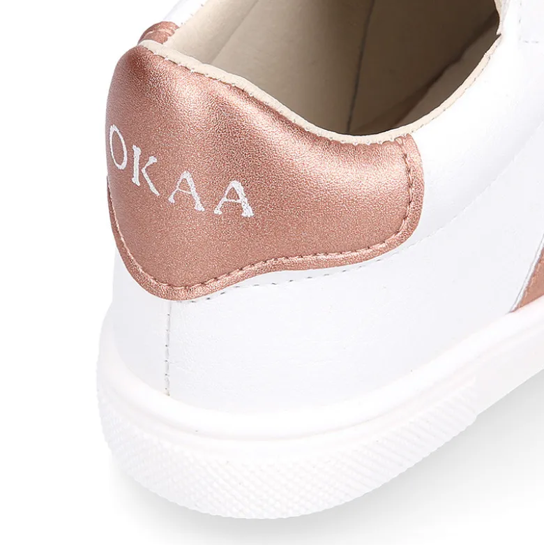 Deportiva niños respetuosa Okaa Flex rayas laterales de color salmón.