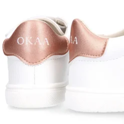 Deportiva niños respetuosa Okaa Flex rayas laterales de color salmón.