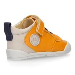 Deportivas botitas respetuosas Blanditos By Crio´s Enzo con elásticos en piel suave.