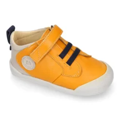 Deportivas botitas respetuosas Blanditos By Crio´s Enzo con elásticos en piel suave.
