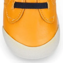 Deportivas botitas respetuosas Blanditos By Crio´s Enzo con elásticos en piel suave.