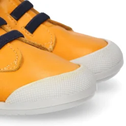 Deportivas botitas respetuosas Blanditos By Crio´s Enzo con elásticos en piel suave.