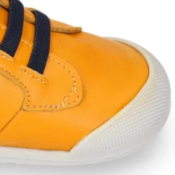 Deportivas botitas respetuosas Blanditos By Crio´s Enzo con elásticos en piel suave.
