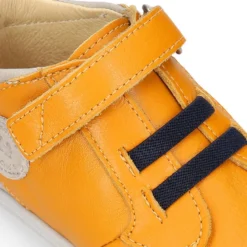 Deportivas botitas respetuosas Blanditos By Crio´s Enzo con elásticos en piel suave.