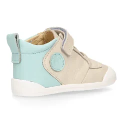 Deportivas botitas respetuosas Blanditos By Crio´s Enzo con elásticos y velcro en piel suave.