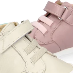 Deportivas botitas respetuosas Blanditos By Crio´s Enzo con elásticos y velcro en piel suave.