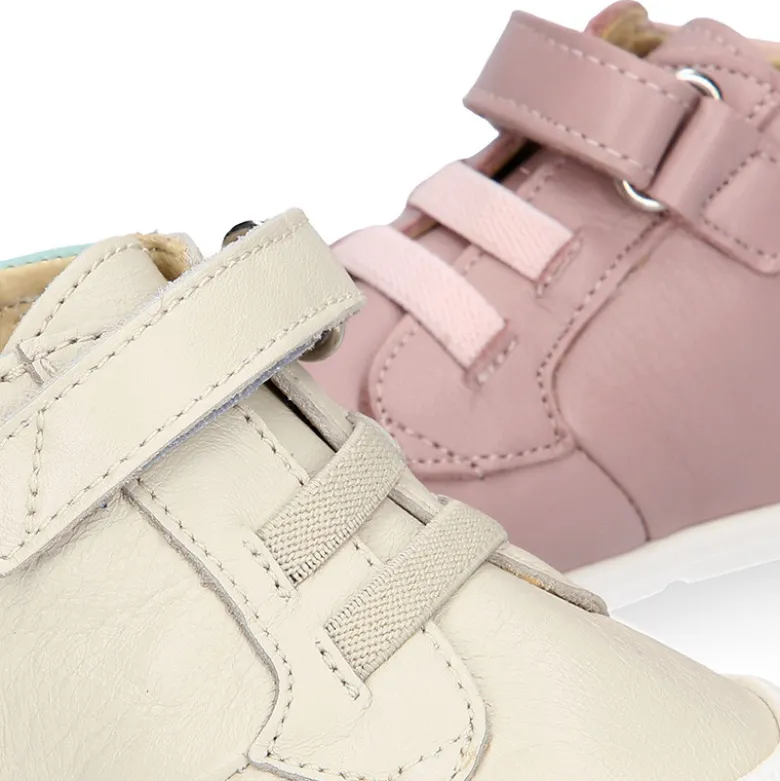 Deportivas botitas respetuosas Blanditos By Crio´s Enzo con elásticos y velcro en piel suave.
