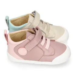 Deportivas botitas respetuosas Blanditos By Crio´s Enzo con elásticos y velcro en piel suave.