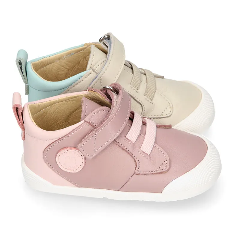 Deportivas botitas respetuosas Blanditos By Crio´s Enzo con elásticos y velcro en piel suave.