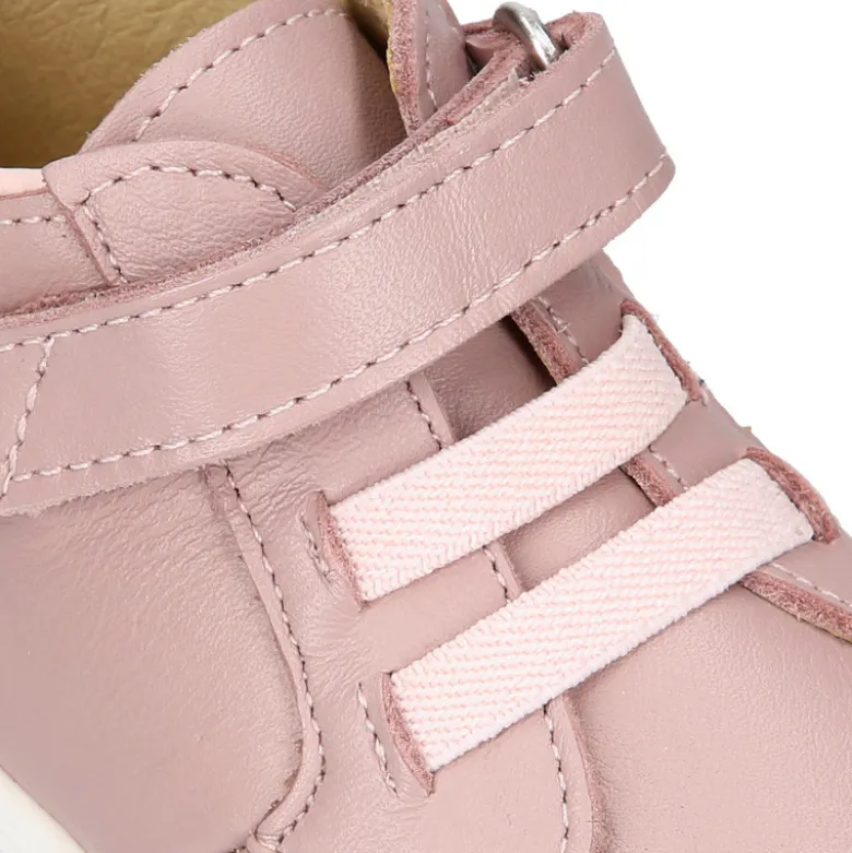 Deportivas botitas respetuosas Blanditos By Crio´s Enzo con elásticos y velcro en piel suave.