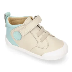Deportivas botitas respetuosas Blanditos By Crio´s Enzo con elásticos y velcro en piel suave.