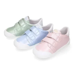 Deportivas niños Blanditos by Crio´s París sin cordones en piel laminada.