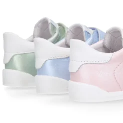Deportivas niños Blanditos by Crio´s París sin cordones en piel laminada.