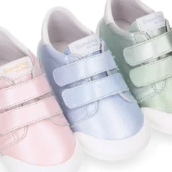 Deportivas niños Blanditos by Crio´s París sin cordones en piel laminada.
