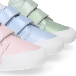 Deportivas niños Blanditos by Crio´s París sin cordones en piel laminada.