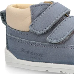 Deportivas niños tipo botitas de Blanditos by Crio´s en piel sin cordones.