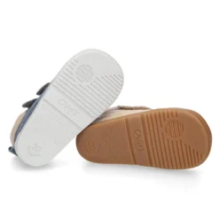 Deportivas niños tipo botitas de Blanditos by Crio´s en piel sin cordones.