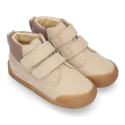 Deportivas niños tipo botitas de Blanditos by Crio´s en piel sin cordones.