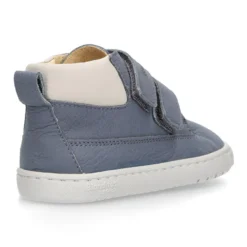 Deportivas niños tipo botitas de Blanditos by Crio´s en piel sin cordones.