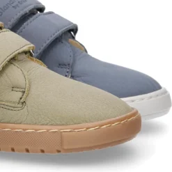 Deportivas niños tipo botitas de Blanditos by Crio´s en piel sin cordones.
