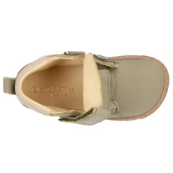 Deportivas niños tipo botitas de Blanditos by Crio´s en piel sin cordones.