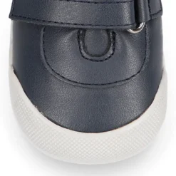 Deportivas respetuosas Blanditos By Crio´s Luna con rayas y sin cordones en piel suave.