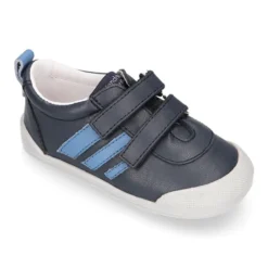 Deportivas respetuosas Blanditos By Crio´s Luna con rayas y sin cordones en piel suave.