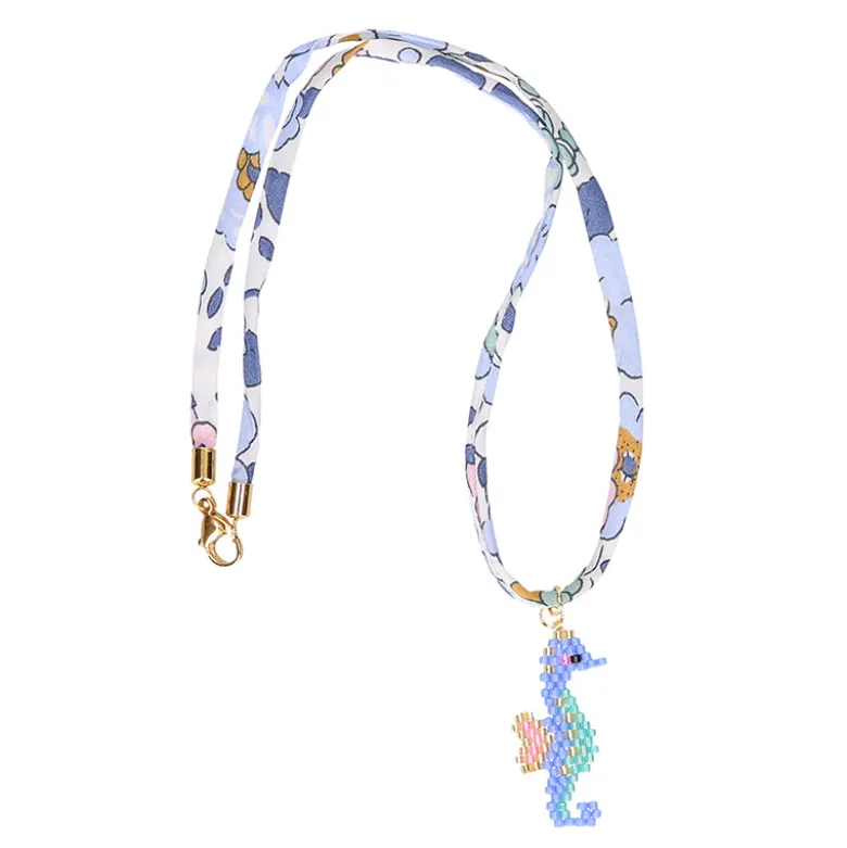 Gargantilla caballito de mar con cordón floral inglés