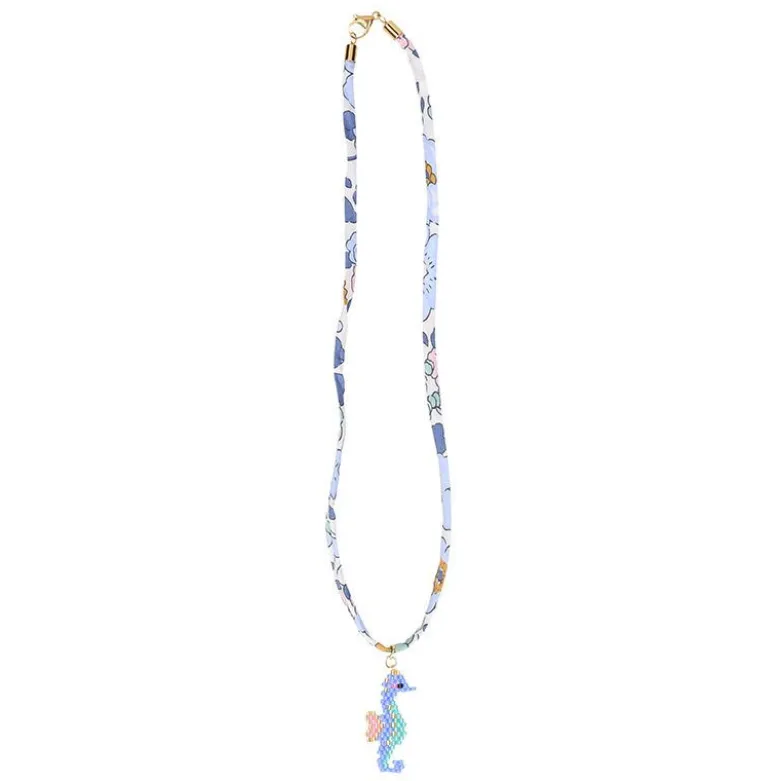 Gargantilla caballito de mar con cordón floral inglés