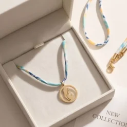 Gargantilla Infantil Virgen - Estampado de flores Inglés